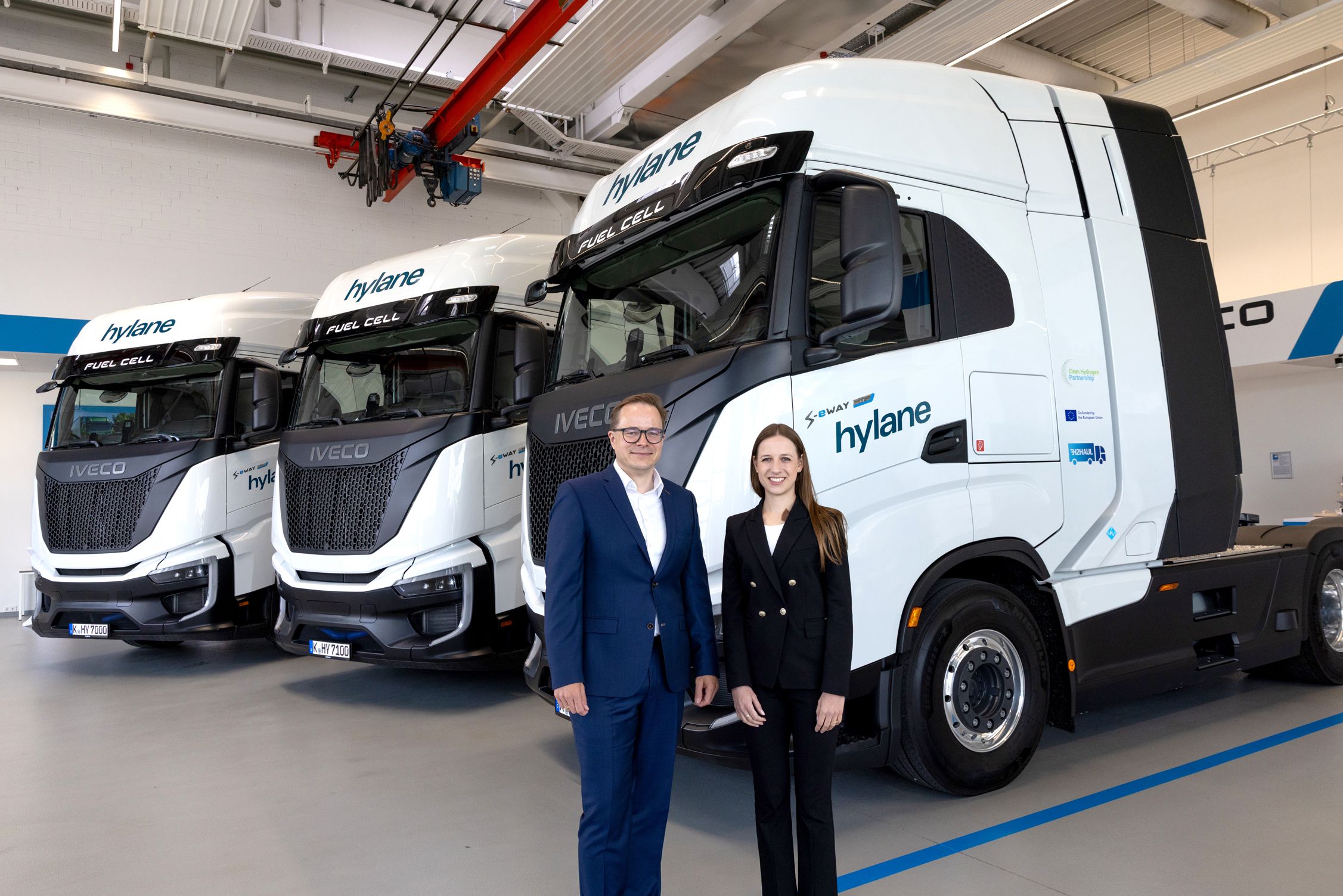 hylane erhält drei S-eWay Fuel Cell Sattelzugmaschinen von IVECO