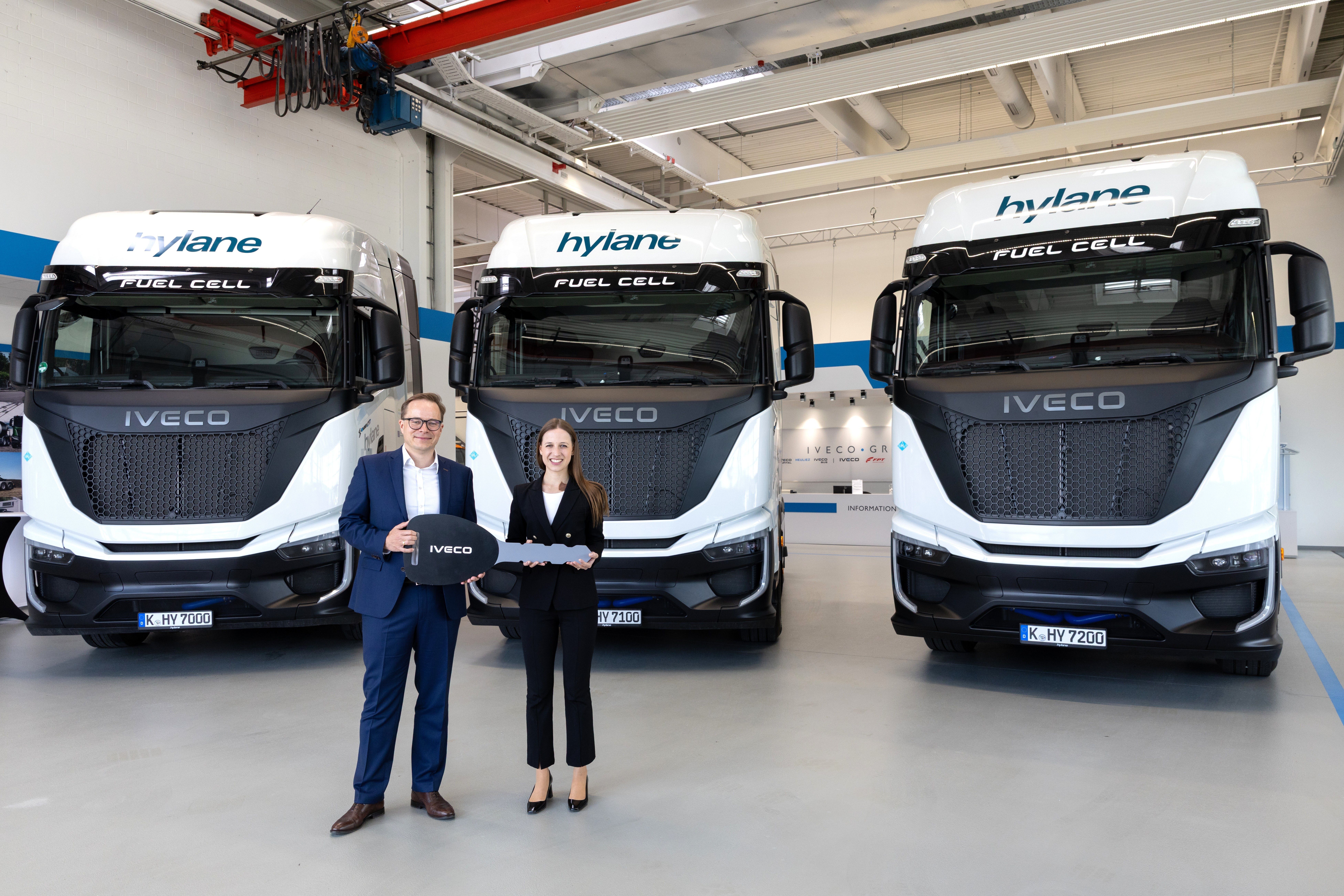 hylane erhält drei S-eWay Fuel Cell Sattelzugmaschinen von IVECO